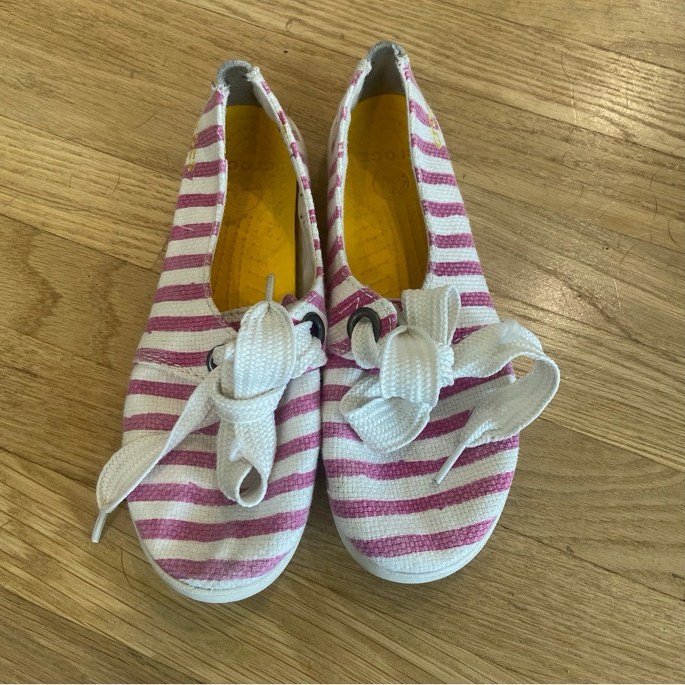 Crocs Striped Lace Up Sneakers Women’s 5